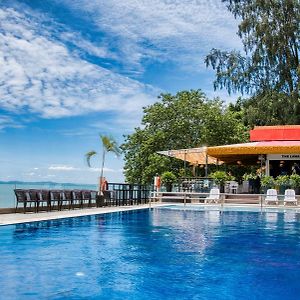 Hotel Sentral Seaview @ ​Beachfront